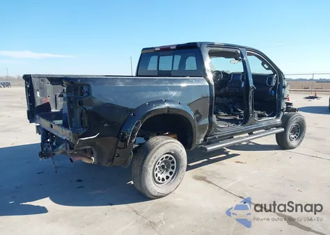 2021 Chevrolet Silverado 1500 4Wd Short Bed Lt Trail Boss z USA, uszkodzony, nr VIN 3GCPYFEL2MG132028